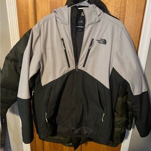The North Face Men's Two-Tone Black and Gray Ski Jacket